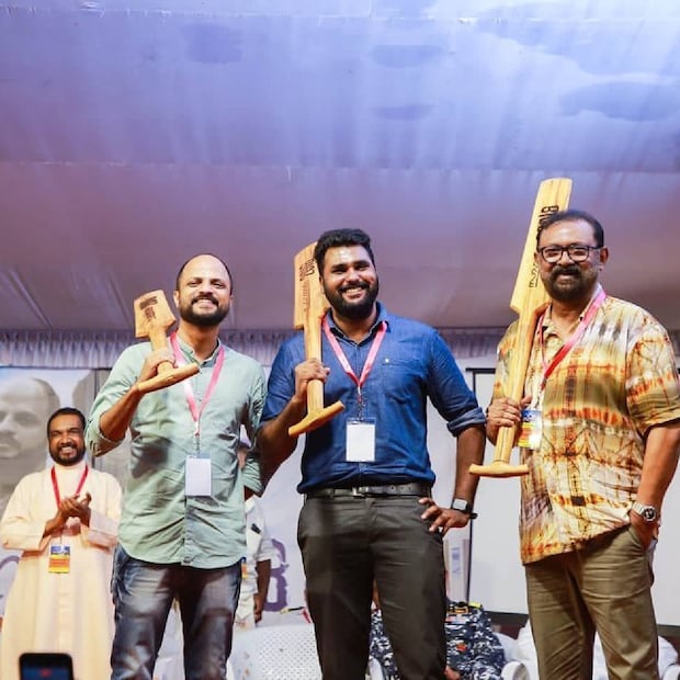  കേരള ജനത ഒറ്റക്കെട്ടായി നിന്ന് അതിജീവിച്ച 2018ലെ മഹാപ്രളയം പ്രമേയമാക്കി ജൂഡ് ആന്‍റണി ജോസഫ് സംവിധാനം ചെയ്ത ‘2018 എവരിവണ്‍ ഈസ് എ ഹീറോ’ എന്ന സിനിമയ്ക്ക് നിറഞ്ഞ കൈയ്യടിയാണ് സിനിമാ പ്രേമികള്‍ നൽകിയത്. ക്യാമറയ്ക്ക് മുന്നിലും പിന്നിലുമായി അണിനിരന്ന ഒരു കൂട്ടം മികച്ച പ്രതിഭകളുടെ ഏറ്റവും മികച്ച പ്രകടനം കൊണ്ടുതന്നെയാണ് സിനിമ ശ്രദ്ധിക്കപ്പെടുന്നതെന്നാണ് പൊതുവെയുള്ള പ്രേക്ഷക പ്രതികരണം.