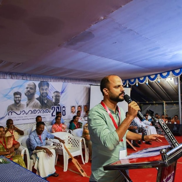  കഴിഞ്ഞ ദിവസമാണ് 2018, 200 കോടി ക്ലബ്ബിൽ ഇടം നേടിയ വിവരം നിർമാതാവായ വേണു കുന്നപ്പിള്ളി അറിയിച്ചത്. ഒരു മലയാള സിനിമ 200 കോടി ബിസിനസ് നേടിയെന്ന റെക്കോർഡാണ് ചിത്രം സ്വന്തമാക്കിയിരിക്കുന്നത്.