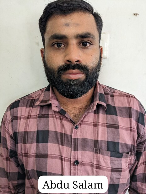  കസ്റ്റഡിയിലെടുത്ത ശേഷം തുടര്‍ച്ചയായി ചോദ്യം ചെയ്തെങ്കിലും തന്‍റെ പക്കല്‍ സ്വര്‍ണ്ണമുണ്ടെന്ന കാര്യം സമ്മതിക്കാന്‍ ഇയാള്‍ തയ്യാറായിരുന്നില്ല. തുടര്‍ന്ന് ശരീരവും വസ്ത്രവും പരിശോധിച്ചപ്പോഴാണ് അടിവസ്ത്രത്തിന് ഭാരക്കൂടുതലുള്ളതായി കാണപ്പെട്ടത്.