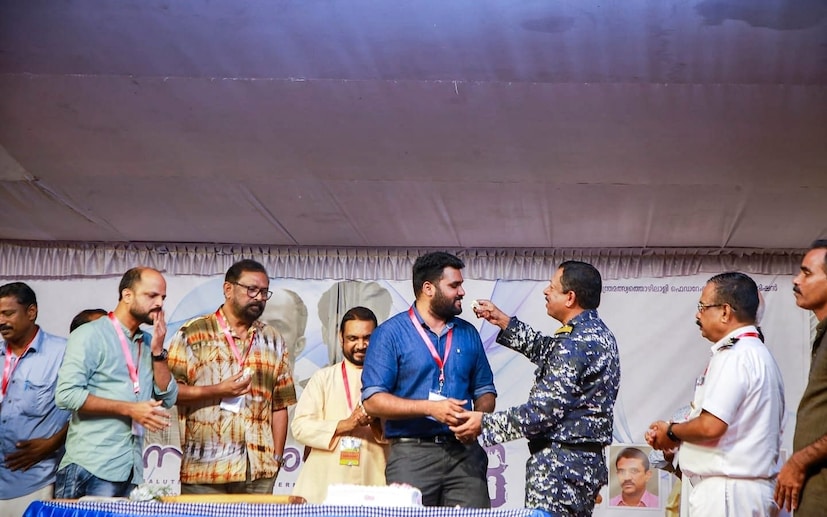  ഇത്തവണ അർത്തുങ്കൽ പള്ളിയിൽ പെരുന്നാളിന് പോയപ്പോഴും സിനിമ വിജയമാകണേ എന്നായിരുന്നു പ്രാർത്ഥന...❤️ ഇന്നലെ അർത്തുങ്കൽ പള്ളിയുടെ മുന്നിൽവച്ചുതന്നെ മത്സ്യത്തൊഴിലാളികളുടെ ആദരവ് ഏറ്റുവാങ്ങാനുള്ള ഭാഗ്യമുണ്ടായി...❤️ ഉള്ളുനിറഞ്ഞ സന്തോഷം മാത്രം..❤️❤️ ഇങ്ങനെയൊരു പരിപാടി സംഘടിപ്പിച്ചതിന് കേരള സ്വതന്ത്ര മത്സ്യത്തൊഴിലാളി ഫെഡറേഷൻ&amp; കോസ്റ്റൽ മിഷന് ഒരുപാട് ഒരുപാട് നന്ദി അറിയിക്കുന്നു... തിരക്കഥാകൃത്ത് അഖില്‍ പി ധര്‍മ്മജന്‍ കുറിച്ചു