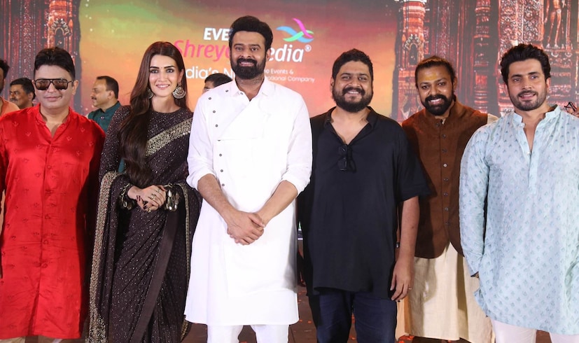 അതേസമയം, ഇന്നലെ പുറത്തുവിട്ട ചിത്രത്തിന്‍റെ ട്രെയിലറിന് വന്‍ പ്രതികരണമാണ് പ്രേക്ഷകരില്‍ നിന്ന് ലഭിതക്കുന്നത്. സീതാപഹരണവും രാമരാവണയുദ്ധവും ലങ്കയിലേക്കുള്ള വാനരപ്പടയുടെ യാത്രയുമെല്ലാം ട്രെയിലറില്‍ ഉള്‍പ്പെടുത്തിയിട്ടുണ്ട്.