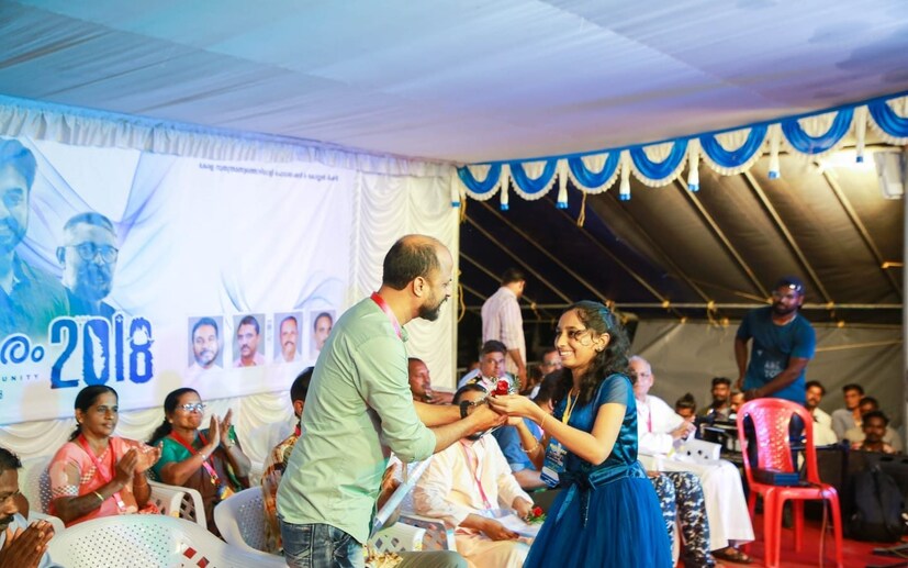  ആർത്തുങ്കലിലെ മത്സ്യത്തൊഴിലാളി സമൂഹത്തിന്റെ സ്നേഹം ഏറ്റു വാങ്ങിയപ്പോൾ . What a crowd, amazed by their love. Really honoured to meet VP achan, DIG Ravi sir n many other great people - ജൂഡ് ആന്‍റണി കുറിച്ചു