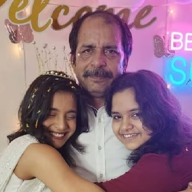  സുമ്പുലും സഹോദരി സാനിയയും പിതാവിനെ പറഞ്ഞ് മനസിലാക്കി മറ്റൊരു വിവാഹത്തിന് സമ്മതിപ്പിച്ച വാർത്തയാണ് ഏറ്റവും ഒടുവിൽ പുറത്തുവരുന്നത്. വരുന്ന വാരം പിതാവിന്റെ രണ്ടാം വിവാഹമാണ്. ഒരു അമ്മയെ കിട്ടുന്ന സന്തോഷത്തിലാണ് സുമ്പുൽ (തുടർന്ന് വായിക്കുക)