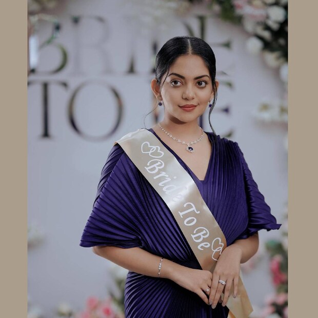  പക്ഷേ, ചിത്രങ്ങൾ പോയ വഴി കണ്ട് അഹാനയും ആകെ അമ്പരന്നിരിക്കുകയാണ്. അഹാനയുടെ ഇൻസ്റ്റഗ്രാം സ്റ്റോറിയിൽ തന്നെയാണ് ഇക്കാര്യത്തിന് വിശദീകരണവും നൽകിയിട്ടുള്ളത് (തുടർന്ന് വായിക്കുക)