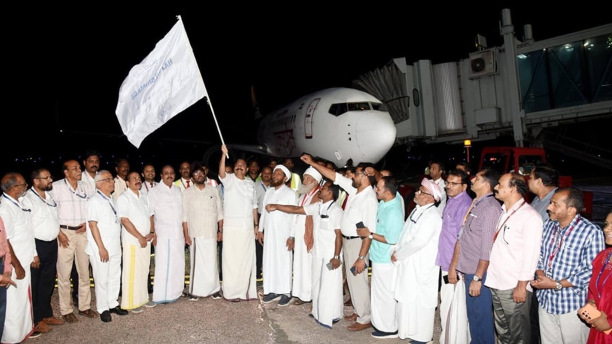 കരിപ്പൂരിൽനിന്നുള്ള ആദ്യ ഹജ്ജ് വിമാനം ഇന്ന് പുലർച്ചെ പുറപ്പെട്ടു; ആദ്യ സംഘത്തിൽ 145 തീർഥാടകർ