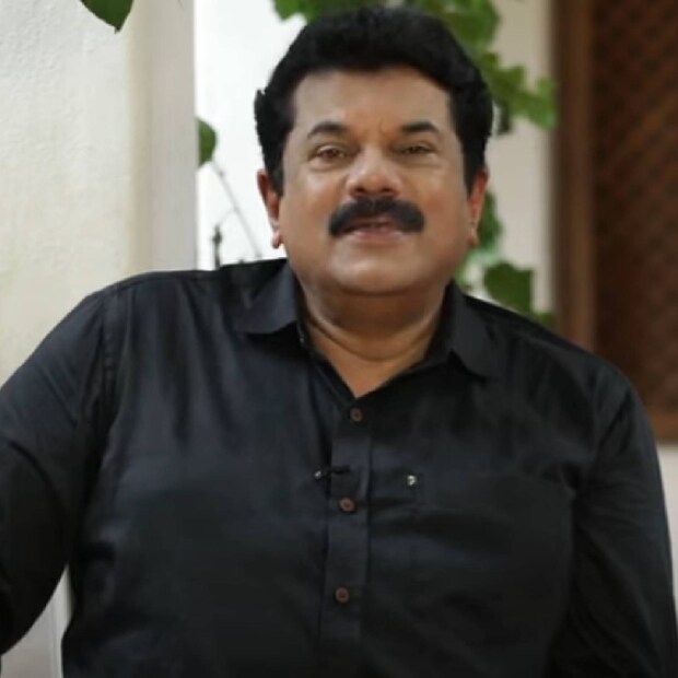 പതിറ്റാണ്ടുകൾ നീളുന്ന സിനിമാ ജീവിത അനുഭവങ്ങളുമായി രാഷ്ട്രീയ മേഖലയിൽ ചുവടുവച്ചു നടനാണ് മുകേഷ് (actor Mukesh). മലയാളിക്ക് എക്കാലത്തും പ്രിയപ്പെട്ട സിനിമകളുടെ പട്ടിക പരിശോധിച്ചാൽ അതിൽ മുകേഷ് വേഷമിട്ട ഗോഡ് ഫാദർ, ഇൻ ഹരിഹർ നഗർ പോലുള്ള ചിത്രങ്ങൾ ഇല്ലാതെ പോകില്ല. ഈ അനുഭവങ്ങളും ഓർമകളും അദ്ദേഹം പ്രേക്ഷകരുമായി പങ്കിടാൻ ഒരു യൂട്യൂബ് ചാനലിൽ സജീവമാണ് പതിറ്റാണ്ടുകൾ നീളുന്ന സിനിമാ ജീവിത അനുഭവങ്ങളുമായി രാഷ്ട്രീയ മേഖലയിൽ ചുവടുവച്ചു നടനാണ് മുകേഷ് (actor Mukesh). മലയാളിക്ക് എക്കാലത്തും പ്രിയപ്പെട്ട സിനിമകളുടെ പട്ടിക പരിശോധിച്ചാൽ അതിൽ മുകേഷ് വേഷമിട്ട ഗോഡ് ഫാദർ, ഇൻ ഹരിഹർ നഗർ പോലുള്ള ചിത്രങ്ങൾ ഇല്ലാതെ പോകില്ല. ഈ അനുഭവങ്ങളും ഓർമകളും അദ്ദേഹം പ്രേക്ഷകരുമായി പങ്കിടാൻ ഒരു യൂട്യൂബ് ചാനലിൽ സജീവമാണ്