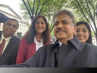 Mukesh ambani and Anand Mahindra