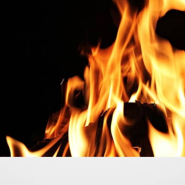 kollam, parippally, akshaya center, murder, husband kills wife, set fire, കൊല്ലം, പാരിപ്പള്ളി, അക്ഷയ സെന്റർ, കൊലപാതകം, ഭര്‍ത്താവ് ഭാര്യയെ കൊലപ്പെടുത്തി. തീകൊളുത്തി കൊന്നു