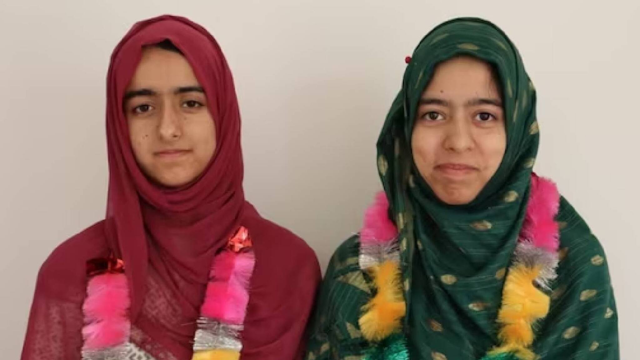 നീറ്റ് പരീക്ഷയില്‍ ആദ്യ ശ്രമത്തില്‍ തന്നെ ഉന്നത വിജയം നേടി കശ്മീരിലെ ഇമാമിന്റെ ഇരട്ടപെണ്‍മക്കൾ