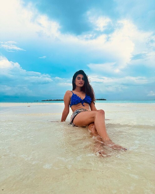  എന്നാൽ വിഡിയോ വൈറലായതോടെ സംവിധായകൻ ഒമർ ലുലു ഇക്കാര്യം നിഷേധിച്ചുകൊണ്ട് രംഗത്തുവന്നു. കണ്ണിറുക്കല്‍ ഐഡിയ സംവിധായകന്റേതാണെന്നു പറയുന്ന പ്രിയയുടെ വിഡിയോ പങ്കുവച്ചായിരുന്നു ഒമറിന്റെ പ്രതികരണം.