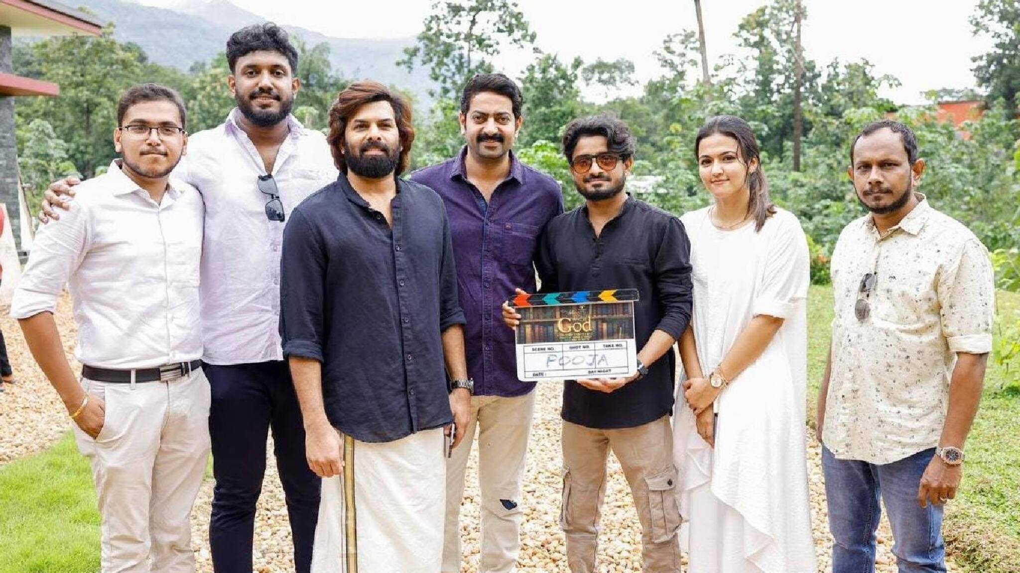 സണ്ണി വെയ്ൻ, സൈജു കുറുപ്പ്, അപർണ്ണ ദാസ്; 'റിട്ടൺ ആന്റ് ഡയറക്ടഡ്  ബൈ ഗോഡ്' തൊടുപുഴയിൽ ആരംഭിച്ചു