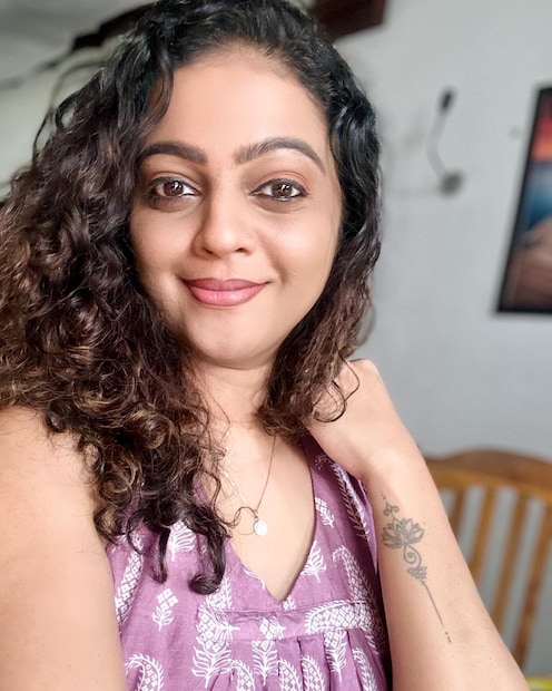  'സ്ത്രീകൾക്ക് വേണ്ടി ശബ്ദിക്കാൻ നൂറായിരം സംഘടനകൾ ഉള്ള ഈ കാലത്ത് ആണുങ്ങൾക്കും ഒരു സംഘടന ഉണ്ടാവുന്നതിൽ എന്ത് തെറ്റാണ് കാണുന്നത്' എന്ന നീതി ബോധമാണ് മറ്റൊരു ചേട്ടന്. 'വളരെ നല്ലതാണ് എന്ന് പറയുവായിരുന്നു' എന്ന് കുറിക്കുകൊള്ളുന്ന മറുപടിയുമായി അശ്വതി