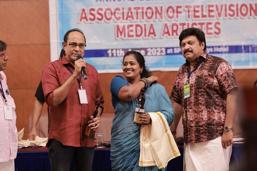 ടെലിവിഷൻ താരങ്ങളുടെ സംഘടനയായ 'ആത്മ'യുടെ പതിനെട്ടാമത് വാർഷിക പൊതുയോഗം എസ്പി ഗ്രാൻഡ് ഡെയ്സ് ഹോട്ടലിൽ നടന്നു. മുന്നോറോളം സീരിയൽ നടീ നടന്മാർ പങ്കെടുത്ത യോഗത്തിൽ കെ ബി ഗണേഷ് കുമാർ എംഎൽഎ അധ്യക്ഷത വഹിച്ചു.  ടെലിവിഷൻ താരങ്ങളുടെ സംഘടനയായ 'ആത്മ'യുടെ പതിനെട്ടാമത് വാർഷിക പൊതുയോഗം എസ്പി ഗ്രാൻഡ് ഡെയ്സ് ഹോട്ടലിൽ നടന്നു. മുന്നോറോളം സീരിയൽ നടീ നടന്മാർ പങ്കെടുത്ത യോഗത്തിൽ കെ ബി ഗണേഷ് കുമാർ എംഎൽഎ അധ്യക്ഷത വഹിച്ചു.