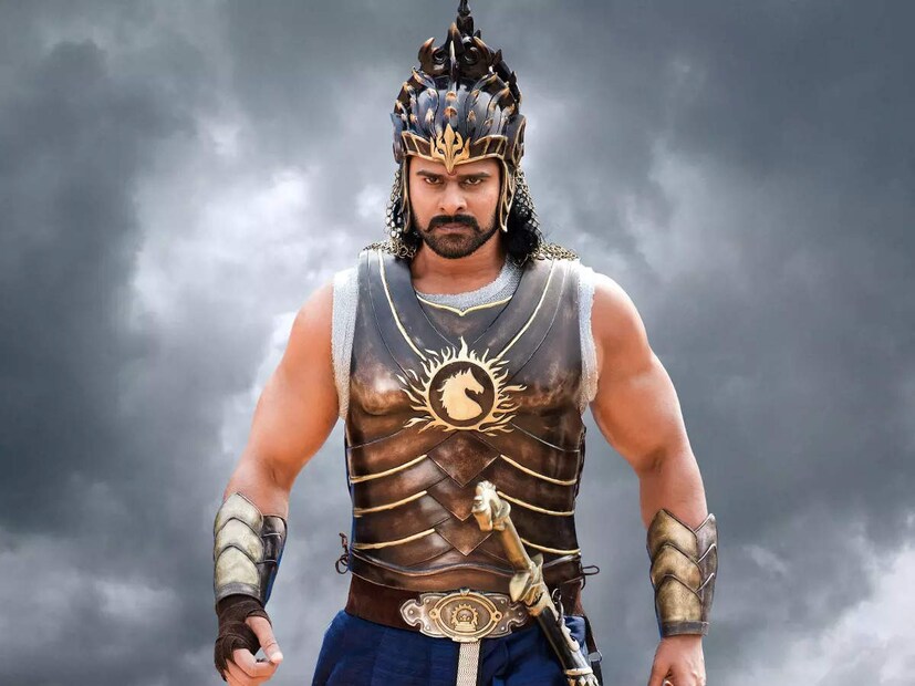  അതിന് ശേഷം മികച്ച വിജയങ്ങളുമായി തെലുങ്കിലെ മുന്‍ നിര നായകനായി വളര്‍ന്ന പ്രഭാസ് 2013ല്‍ മിര്‍ച്ചി എന്ന സിനിമയ്ക്ക് ശേഷം പൂര്‍ണമായും ബാഹുഹലിക്ക് വേണ്ടി മാറ്റിവെച്ചു. ആദ്യ ഭാഗത്തില്‍ മഹേന്ദ്ര ബാഹുബലി, അമരേന്ദ്ര ബാഹുബലി എന്നീ കഥാപാത്രങ്ങളെയാണ് പ്രഭാസ് അവതരിപ്പിച്ച്. ബോക്സ് ഓഫീസില്‍ നേടിയ ഉജ്വല വിജയത്തിലൂടെ പ്രഭാസും പാന്‍ ഇന്ത്യന്‍ നായകന്‍ എന്ന വിശേഷണത്തിലേക്ക് ഉയര്‍ന്നു. രണ്ട് വര്‍ഷത്തിന് ശേഷമെത്തിയ ബാഹുബലി രണ്ടാം ഭാഗവും വിജയം ആവര്‍ത്തിച്ചതോടെ പ്രഭാസിന്‍റെ കരിയര്‍ ഗ്രാഫും ഉയര്‍ന്നു.