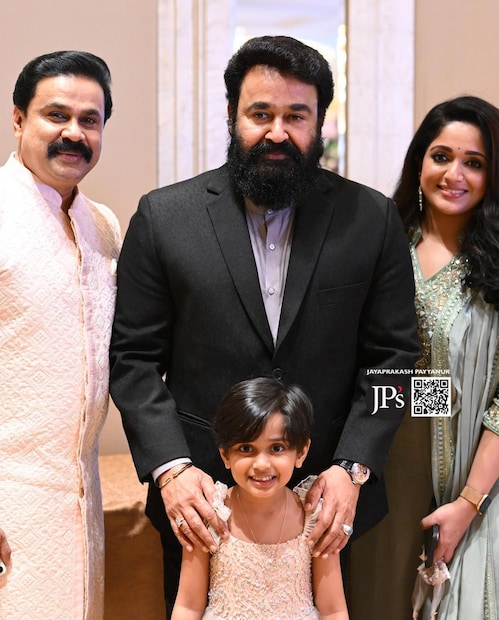  നീലേശ്വരത്തു താമസിക്കുമ്പോൾ രാഷ്ട്രദീപികയ്ക്ക് വേണ്ടി ഫോട്ടോ എടുക്കാൻ പോയിരുന്നു. അന്ന് സ്കൂളിൽ നിന്നും എത്തിയിട്ടില്ലായിരുന്നു. കേരളഡ്രെസ്സിൽ എടുത്ത ആ ഫോട്ടോസ് നല്ല ചിത്രങ്ങളായിരുന്നു...