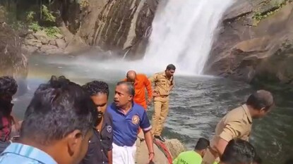 മാർമല അരുവിയിൽ 19കാരൻ മുങ്ങിമരിച്ചു. മാർമല അരുവിയിൽ 19കാരൻ മുങ്ങിമരിച്ചു.