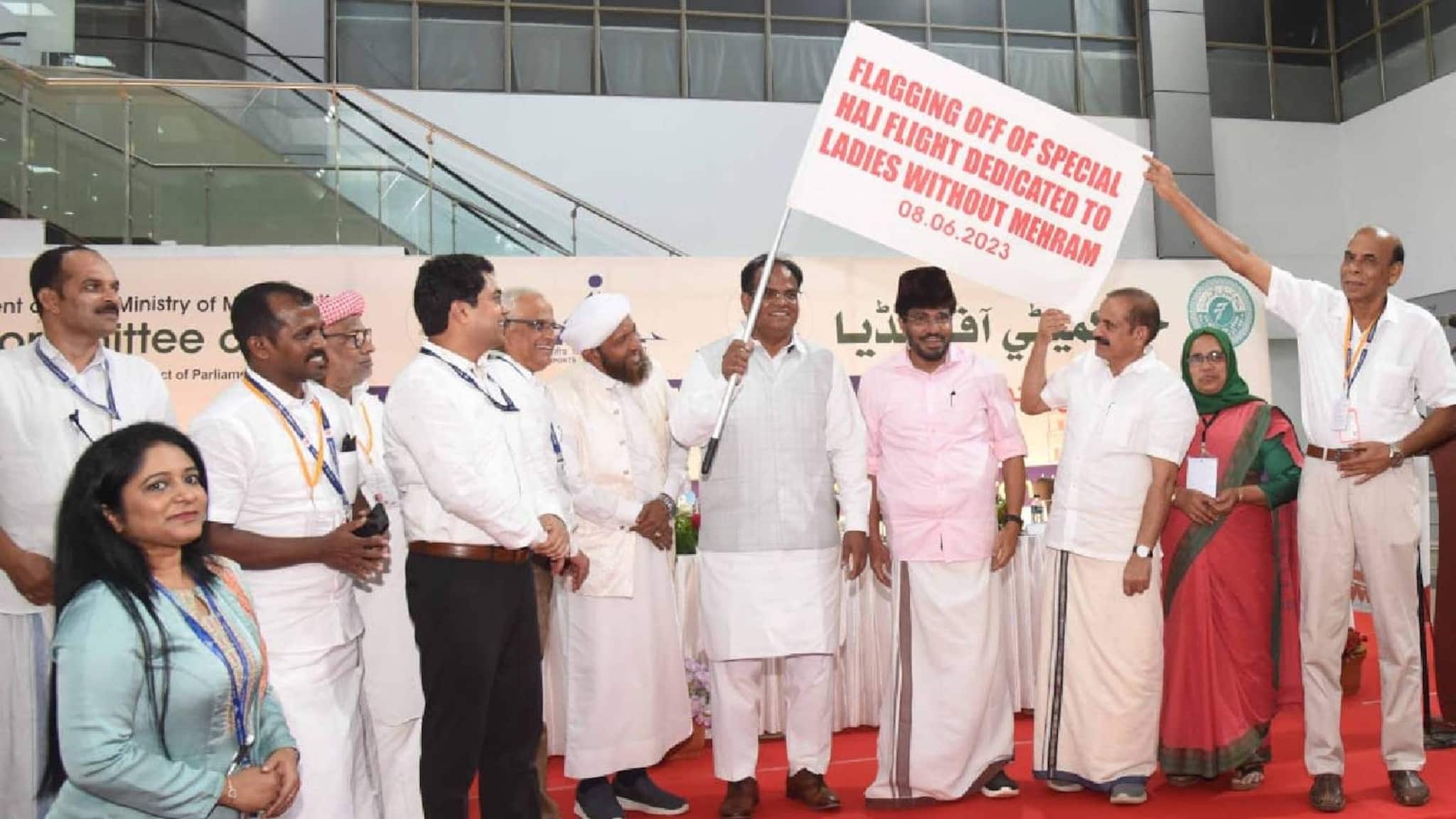  ഹജ്ജിന് വനിതകൾക്ക് മാത്രമായുള്ള ആദ്യ വിമാനം കരിപ്പൂര്‍ നിന്ന് പുറപ്പെട്ടു