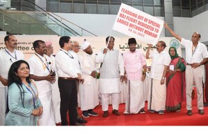 ഹജ്ജിന് വനിതകൾക്ക് മാത്രമായുള്ള ആദ്യ വിമാനം കരിപ്പൂര്‍ നിന്ന് പുറപ്പെട്ടു