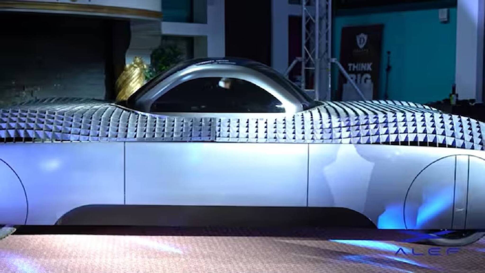 ലോകത്തിലെ ആദ്യത്തെ 'പറക്കും കാര്‍' വരുന്നു; നിര്‍മ്മാണ അനുമതി നല്‍കി അമേരിക്ക