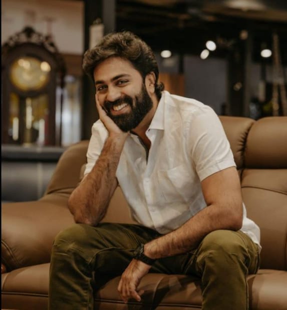  എന്റെ മനസിലുണ്ടായിരുന്നത് ഒരു കമേഴ്ഷ്യൽ സിനിമ എന്നുള്ളതാണ്. അതുകൊണ്ട് തന്നെ സ്വാഭാവികമായിട്ടും എന്റർടെയ്ൻമെന്റ് സ്പേസിലുള്ളൊരു ആഘോഷ സിനിമയുടെ ഭാഗമാകാനാണ് ഞാൻ ആഗ്രഹിക്കുന്നത്, ' ജി.പി. പറഞ്ഞു. രാജേഷ് കെ രാമൻ സംവിധാനം ചെയ്യുന്ന ‘നീരജ’യാണ് ജി.പിയുടെ ഏറ്റവും പുതിയ മലയാള സിനിമ. ശ്രുതി രാമചന്ദ്രൻ കേന്ദ്രകഥാപാത്രത്തെ അവതരിപ്പിക്കുന്ന സിനിമയിൽ ജിനു ജോസഫ്, ശ്രിന്ദ എന്നിവരാണ് മറ്റു പ്രധാന കഥാപാത്രങ്ങളെ അവതരിപ്പിച്ചത്. 