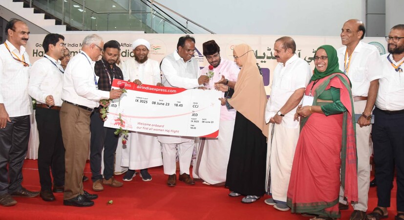  പൈലറ്റായ മെഹ്‍റ കനിക, കോ പൈലറ്റ് ഗരിമ പാസ്സി, കാബിന്‍ ക്രൂമാരായ എം.ബി ബിജിത, ദര്‍പണ റാണ, സുഷമ ശര്‍മ്മ, സുഭംഗി ബിശ്വാസ് തുടങ്ങി ഈ വിമാനത്തിലെ എല്ലാ ജീവനക്കാരും വനിതകളാണ്.