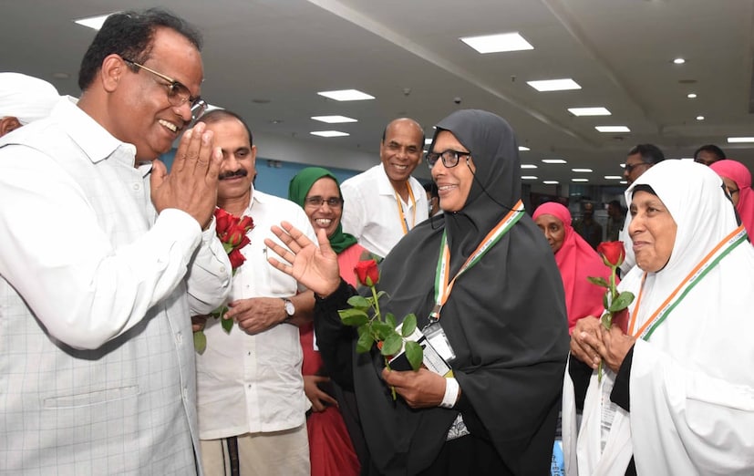  കൂടാതെ വനിതാ തീര്‍ത്ഥാടകരെ സ്വീകരിച്ചതും വിമാനത്തിന്റെ ഗ്രൗണ്ട് ഹാന്‍ഡിലിങ് ജോലികള്‍ നിര്‍വഹിച്ചതും വനിതാ ജീവനക്കാരായിരുന്നു.