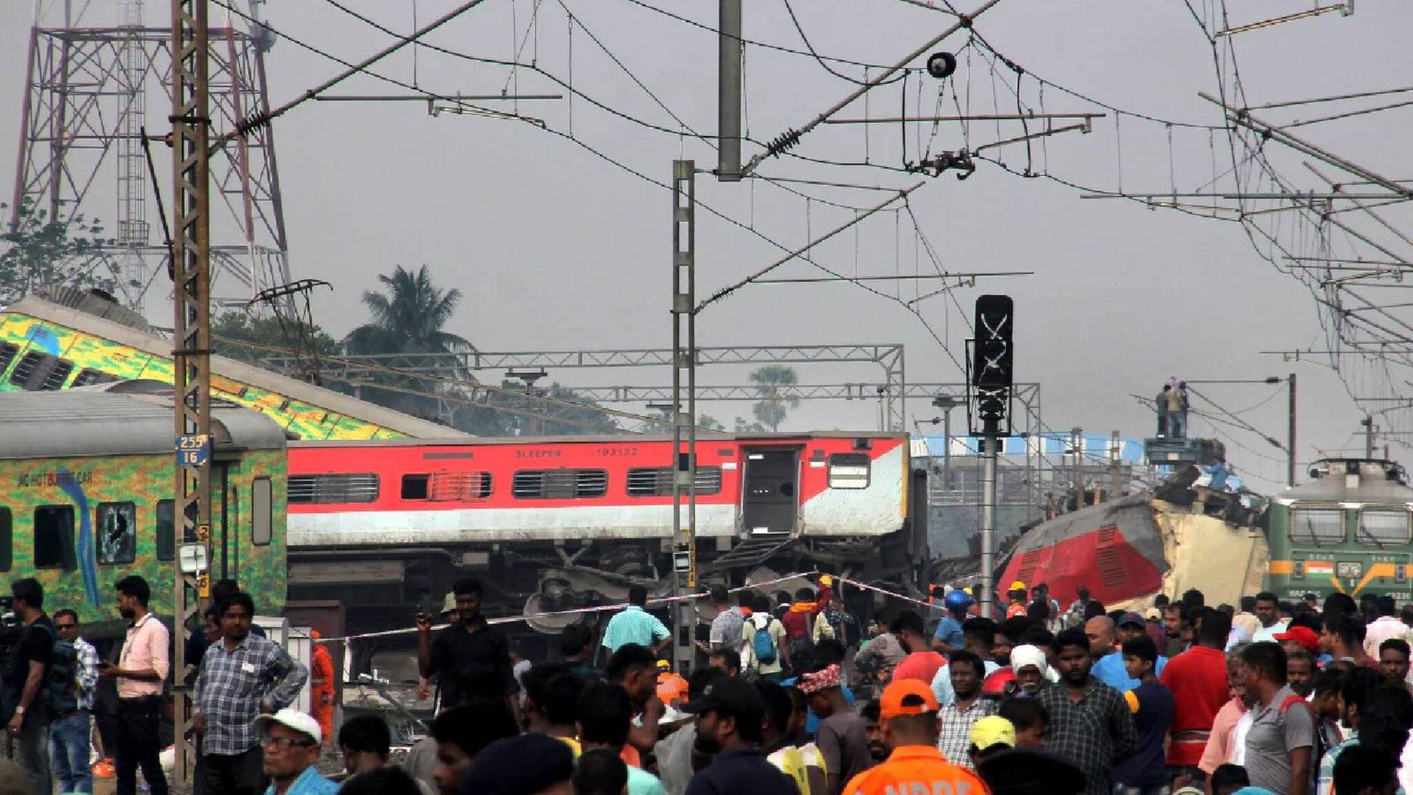 ട്രെയിനുകളുടെ കൂട്ടിയിടി തടയുന്ന 'കവച്'; ഒഡീഷയിൽ സംഭവിച്ചതെന്ത് ?