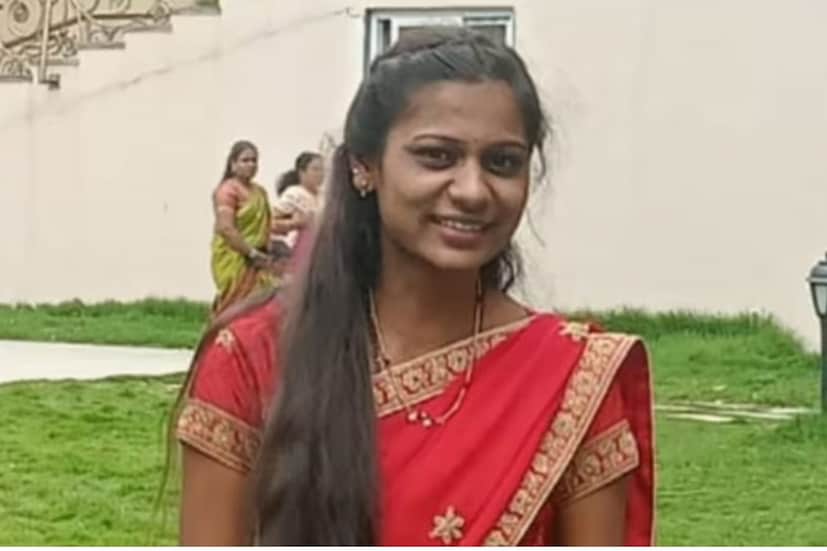  ബെംഗളൂരു: യുവാവിനെ തലയ്ക്കടിച്ചു കൊലപ്പെടുത്തിയ കേസിൽ ഭാര്യയും കാമുകനും അറസ്റ്റിൽ. കർണാടകയിലെ ദാവൻഗരെയിലാണ് സംഭവം. പ്രതികളായ കാവ്യ, കാമുകൻ ബിരേഷ് എന്നിവരാണ് അഴിക്കുള്ളിലായത്. ദാവൻഗരെയിലെ ബിസലേരി ഗ്രാമത്തിൽ താമസിക്കുന്ന നിംഗരാജ (32) ആണ് കൊല്ലപ്പെട്ടത്. അന്വേഷണത്തിനൊടുവിൽ കഴിഞ്ഞ ദിവസമാണ് നിംഗരാജിന്റെ ഭാര്യ കാവ്യയെയും കാമുകൻ ബിരേഷിനെയും പൊലീസ് അറസ്റ്റ് ചെയ്തത്.