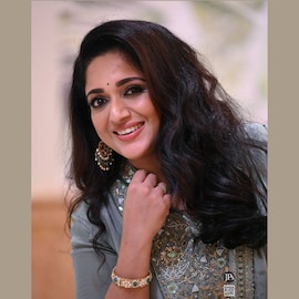 അന്ന് ഫോട്ടോ എടുക്കാൻ ചെന്നപ്പോൾ കാവ്യാ മാധവൻ സ്കൂളിൽ നിന്നും വന്നിട്ടില്ല... അന്ന് ഫോട്ടോ എടുക്കാൻ ചെന്നപ്പോൾ കാവ്യാ മാധവൻ സ്കൂളിൽ നിന്നും വന്നിട്ടില്ല...