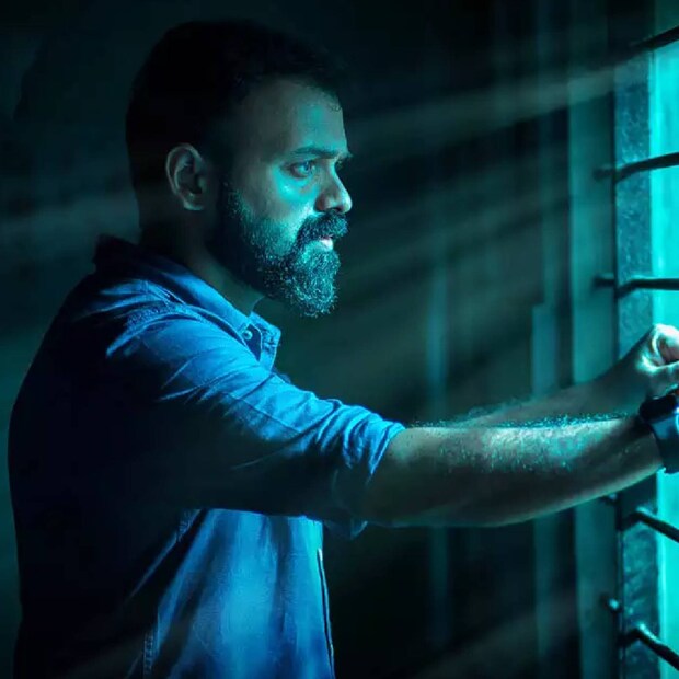  ദുൽഖറും ഫഹദും ഒക്കെ മറ്റ് ഭാഷകൾ കൈകാര്യം ചെയ്യുന്നത് കണ്ട് ഞെട്ടിപ്പോയിട്ടുണ്ട്. പതുക്കെ പതുക്കെ അതെന്തായാലും ട്രൈ ചെയ്യണം.