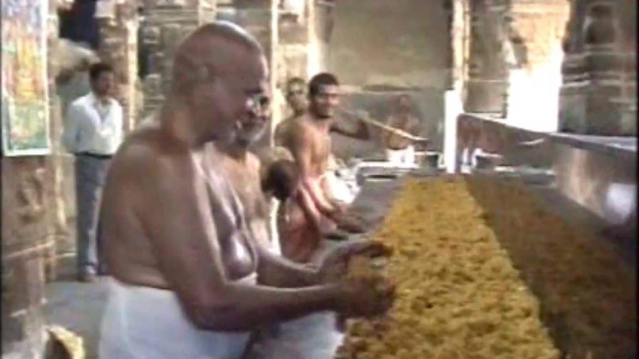 51 വസ്തുക്കൾ ചേർന്ന തിരുപ്പതി ലഡു; എട്ടു പതിറ്റാണ്ടായി വെങ്കിടേശ്വര ക്ഷേത്രത്തിലെ മധുരപ്രസാദത്തിലെ രുചിയ്ക്കു പിന്നിൽ