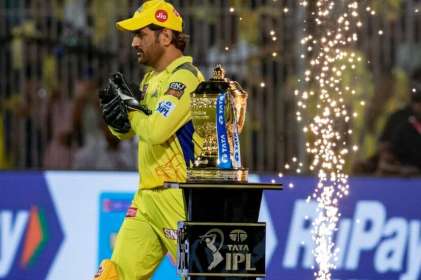  ടൂർണമെന്റിലുടനീളം മൈതാനത്തേക്ക് ബാറ്റ് ചെയ്യാനെത്തുമ്പോൾ ധോണി ചെറുതായി മുടന്തുന്നത് വീഡിയോയിൽ ദൃശ്യമായിരുന്നു. പരിക്ക് വകവെക്കാതെ പൊരുതിയ 41കാരനായ നായകൻ തന്റെ ടീമിനെ അഞ്ചാം തവണയും ഐപിഎൽ കിരീടത്തിലേക്ക് നയിക്കുകയായിരുന്നു.
