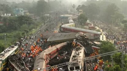 ഒഡീഷ ട്രെയിൻ അപകടം റെയിൽവേ സേഫ്റ്റി കമ്മീഷണറും സിബിഐയും അന്വേഷിക്കുന്നുണ്ട്. (ചിത്രം: News18/ഫയൽ) ഒഡീഷ ട്രെയിൻ അപകടം റെയിൽവേ സേഫ്റ്റി കമ്മീഷണറും സിബിഐയും അന്വേഷിക്കുന്നുണ്ട്. (ചിത്രം: News18/ഫയൽ)