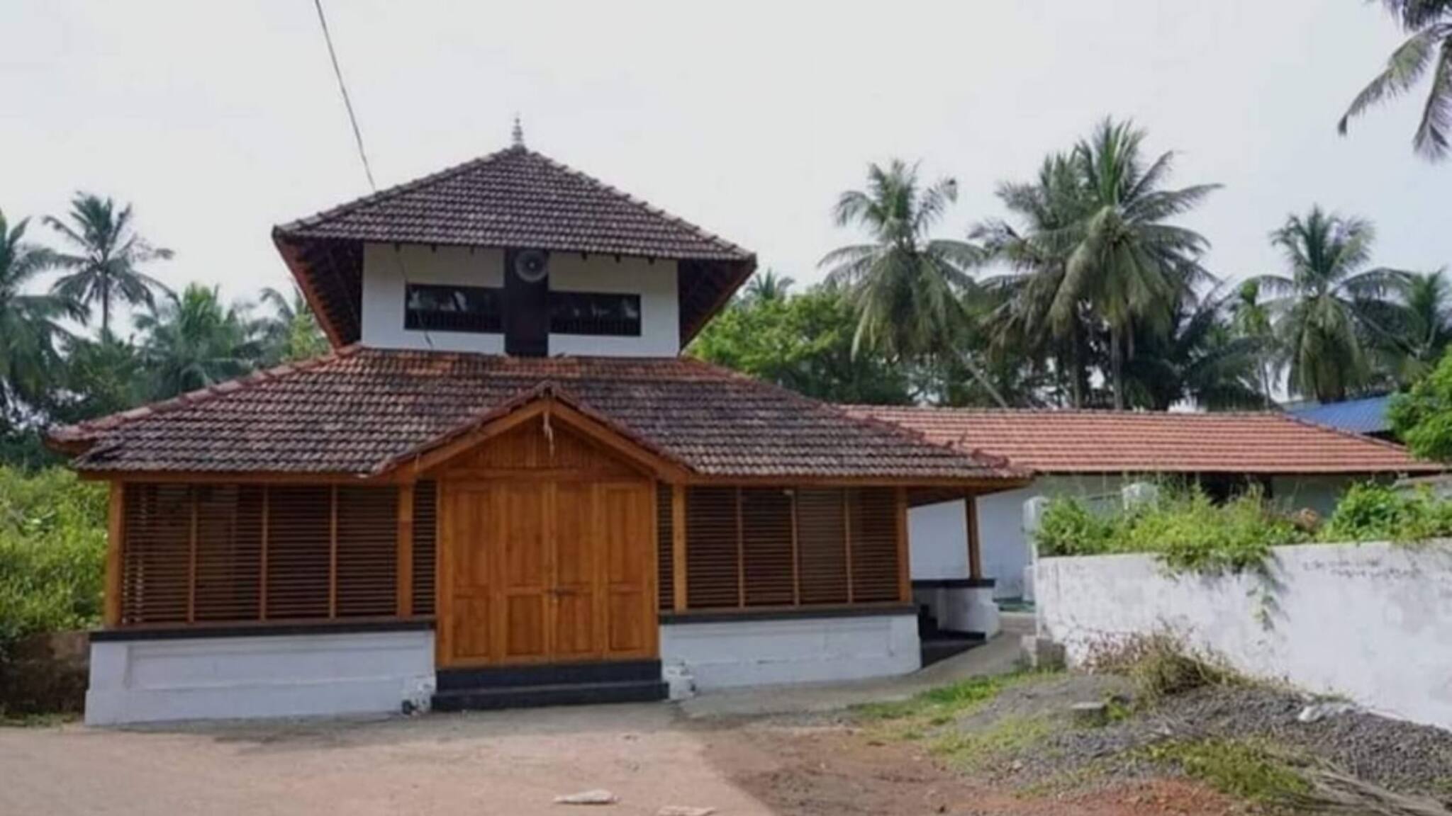 പുനരുദ്ധരിച്ച പൊന്നാനി മിസ്രി പള്ളി മന്ത്രി മുഹമ്മദ് റിയാസ് ഉദ്ഘാടനം ചെയ്തു