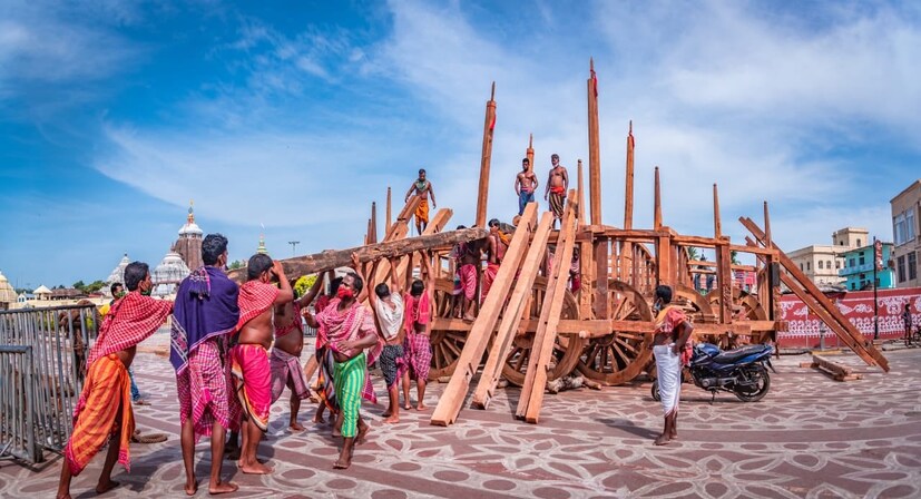  താലധ്വജ രഥത്തിൽ ചുവപ്പും പച്ചയും നിറത്തിലുള്ള തുണികളും സുഭദ്രാ ദേവിയുടെ ദർപദലന രഥത്തിൽ ചുവപ്പും കറുപ്പും നിറത്തിലുള്ള തുണികളും ഉപയോഗിക്കുന്നു.