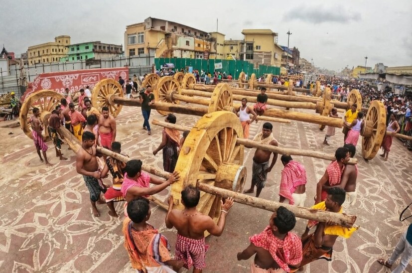  ഒഡീഷയിലെ ഝാർസുഗുഡ സ്വദേശിയായ വ്യക്തിയാണ് ശ്രീ ജഗന്നാഥ ക്ഷേത്ര ഭരണസമിതിയുടെ അംഗീകാരം ലഭിച്ചതിന് ശേഷം എല്ലാ വർഷവും രഥങ്ങൾക്ക് ബ്രേക്ക് ഉണ്ടാക്കുന്നത്.