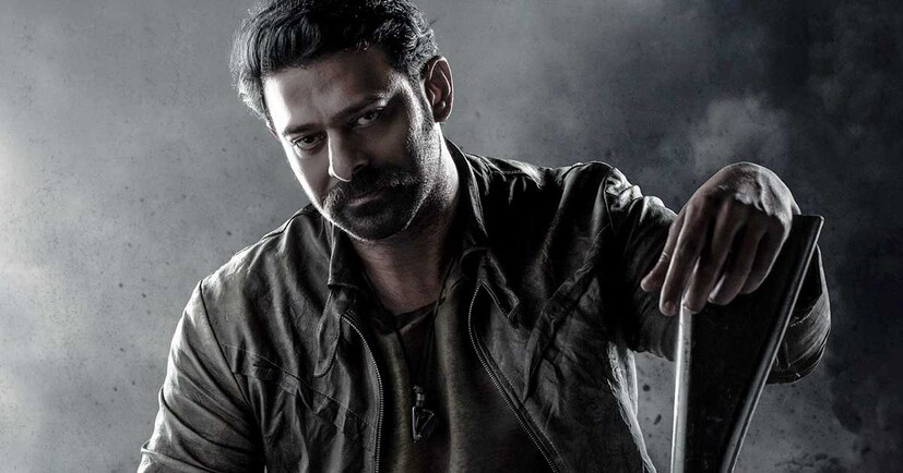  താരത്തിന്‍റെ 44-ാം പിറന്നാള്‍ ദിനത്തില്‍ പടുകൂറ്റന്‍ കട്ടൗട്ടുകൾ സ്ഥാപിച്ച് പാട്ടും ഡാൻസുമായി ആഘോഷ തിമിർപ്പിലാണ് ആരാധകർ.