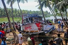 താനൂര്‍ ബോട്ടപകടം ; തുറമുഖ വകുപ്പിലെ 2 ഉദ്യോഗസ്ഥര്‍ക്കെതിരെ കൊലക്കുറ്റം ചുമത്തി