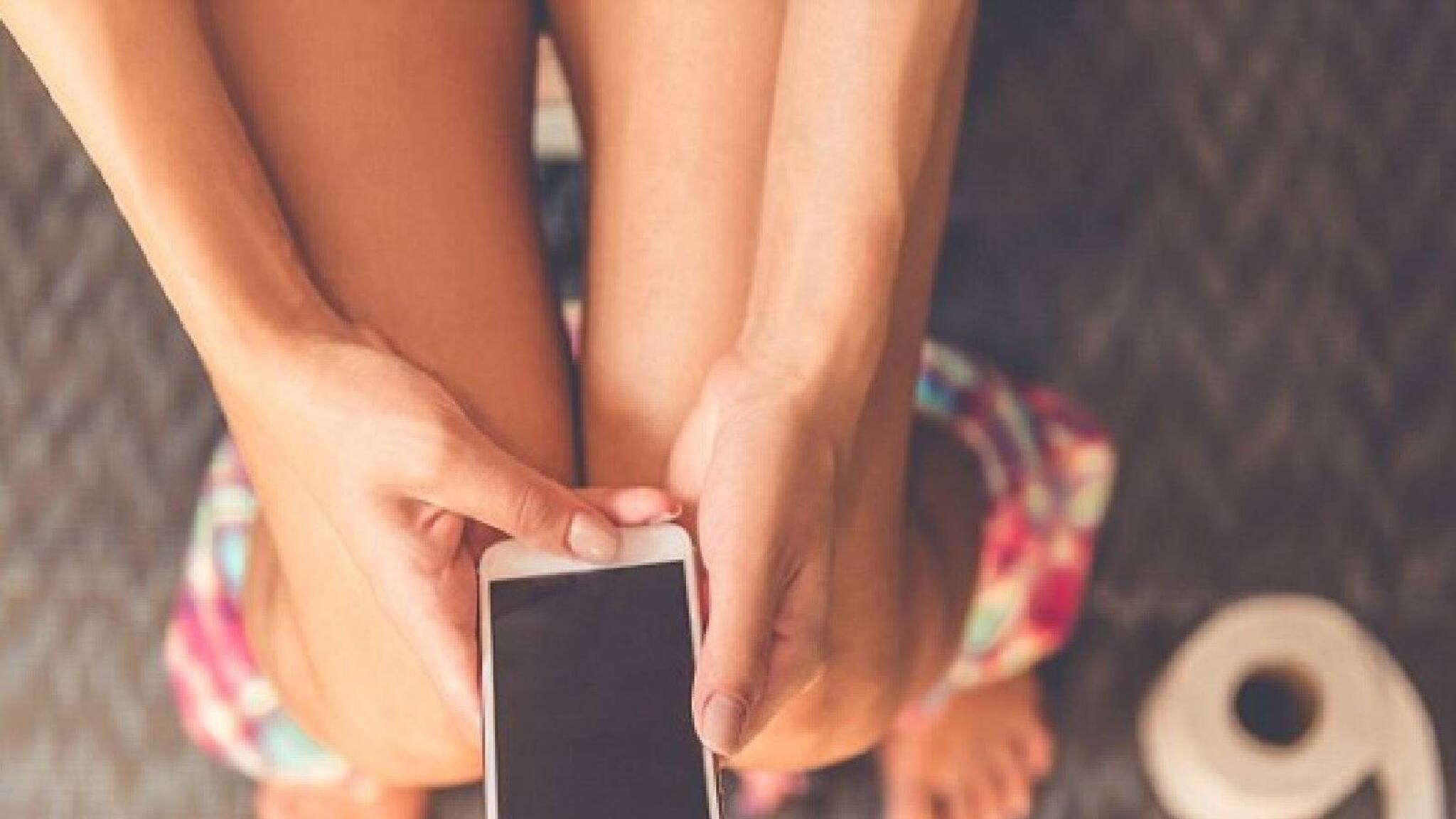 ടോയ്‌ലറ്റിൽ സ്മാർട്ട്ഫോൺ ഉപയോഗിക്കാറുണ്ടോ? അനുഭവിച്ചോ!