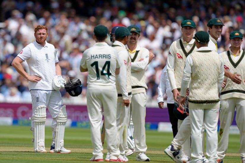 A quick-thinking wicketkeeper Alex Carey under-armed the ball onto the stumps.