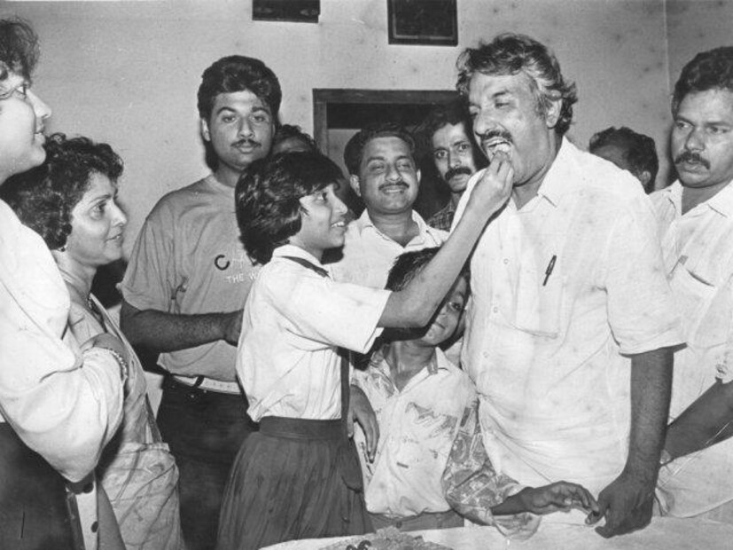  1970ൽ യൂത്ത് കോൺഗ്രസ് സംസ്ഥാന അധ്യക്ഷനായ ചുമതയേറ്റത്തിന് പിന്നാലെ ആയിരുന്നു പുതുപ്പള്ളിയിൽ നിന്നുള്ള കന്നിയങ്കം. പിന്നീട് മരണം വരെ നീണ്ട അമ്പത്തിമൂന്ന് വർഷക്കാലം പുതുപ്പള്ളിയുടെ പ്രതിനിധിയായി ഉമ്മൻചാണ്ടി.