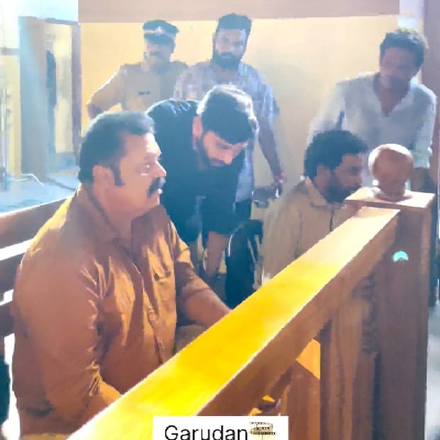  പ്രൊഡക്ഷൻ കൺട്രോളർ ഡിക്സൺ പൊടുത്താസ്, പ്രൊഡക്ഷൻ ഇൻ ചാർജ് അഖിൽ യശോധരൻ. മേക്കപ്പ് റോണക്സ് സേവ്യർ, ആർട്ട്‌ സുനിൽ കെ. ജോർജ്.കോസ്റ്റ്യൂം സ്റ്റെഫി സേവ്യർ, പി ആർ ഓ മഞ്ജു ഗോപിനാഥ്. മാർക്കറ്റിംഗ് കൺസൾട്ടന്റ് ബിനു ബ്രിങ് ഫോർത്ത്. ഡിജിറ്റൽ മാർക്കറ്റിംഗ് ഒബ്സ്ക്യൂറ. സ്റ്റിൽസ് ശാലു പേയാട്. ഡിസൈൻസ് ആന്റണി സ്റ്റീഫൻ എന്നിവരാണ് മറ്റു അണിയറ പ്രവർത്തകർ