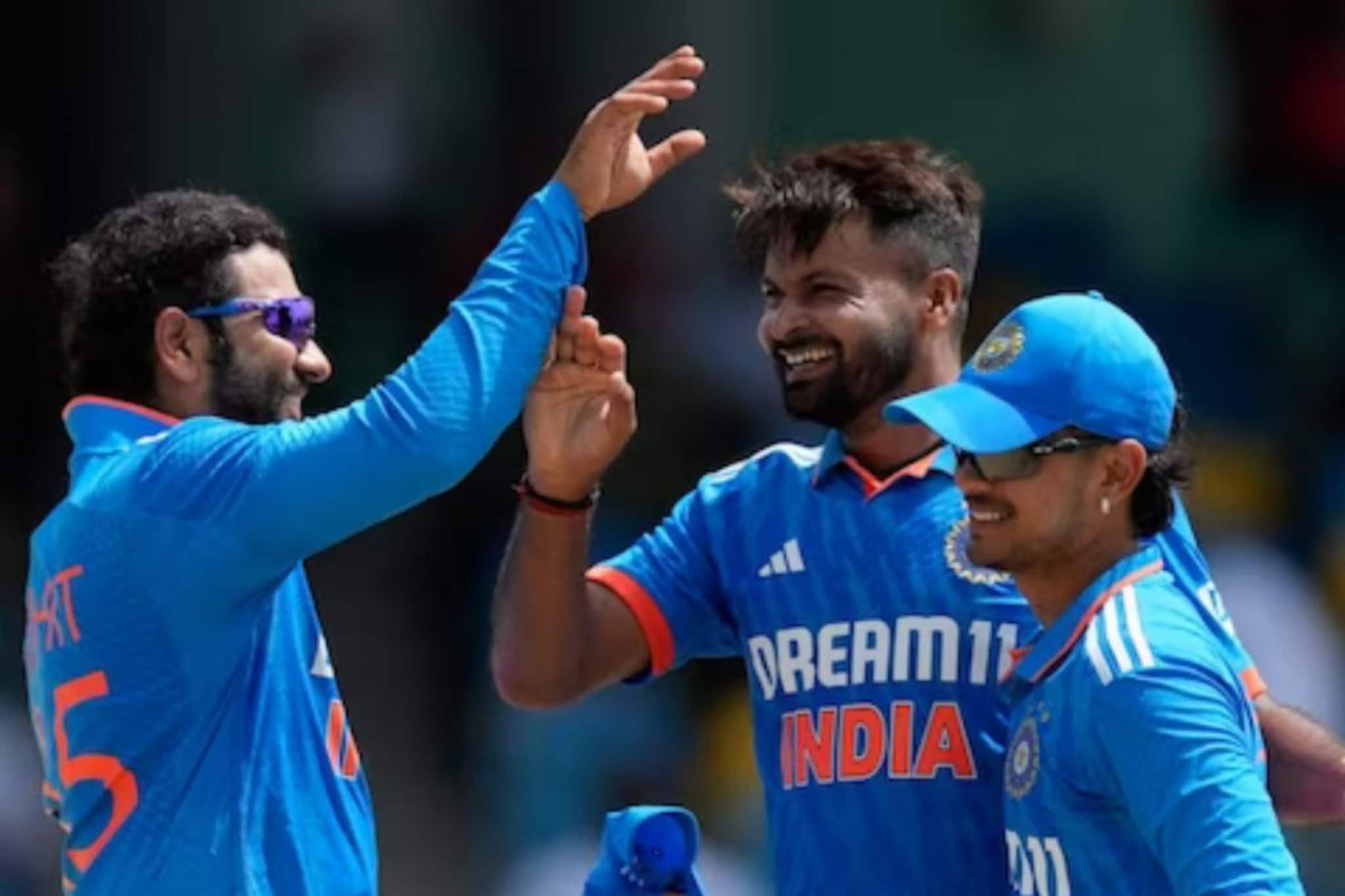 IND vs WI 1st ODI: വിൻഡീസിന് മോശം തുടക്കം; പിടിമുറുക്കി ഇന്ത്യ
