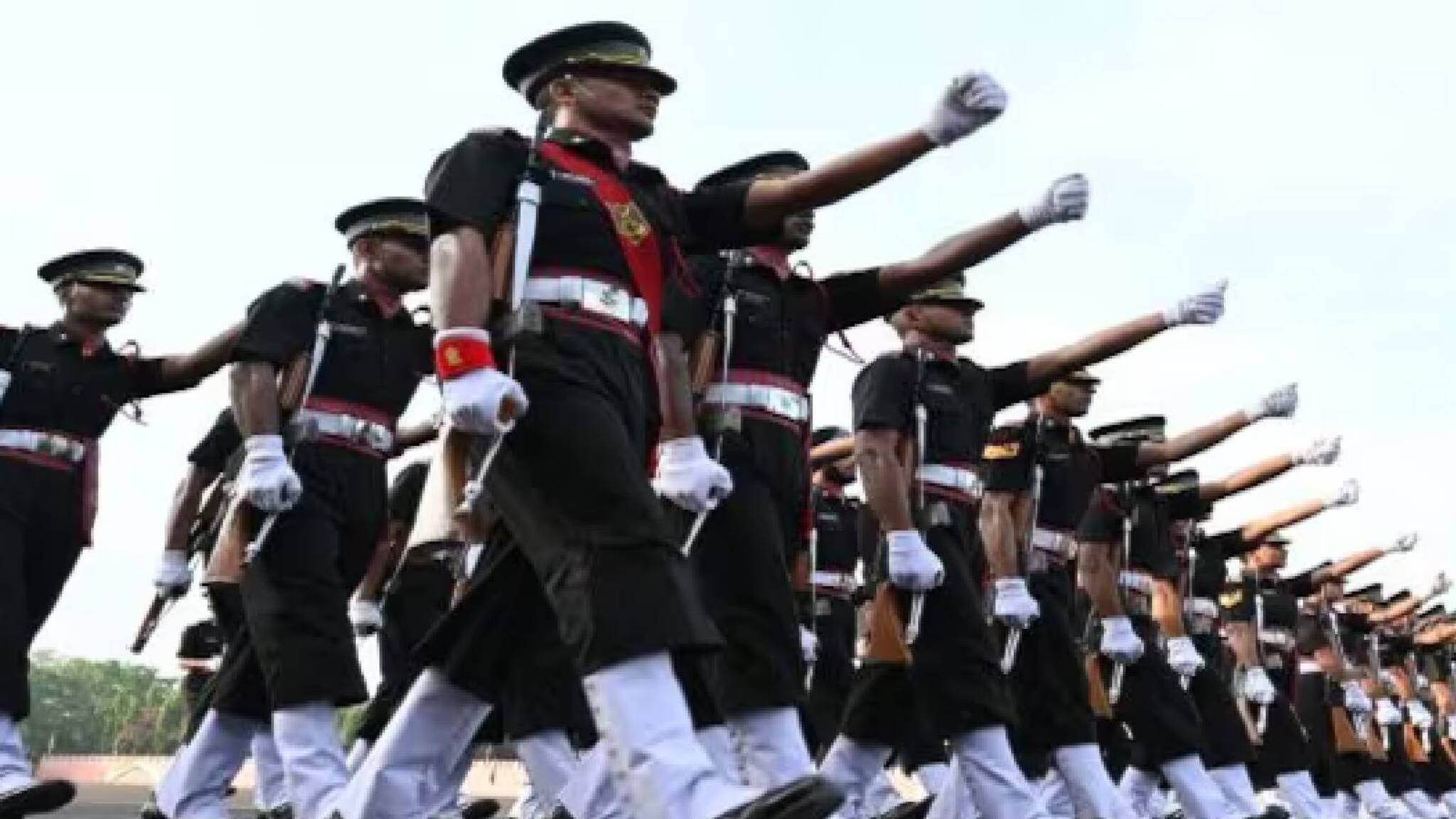 ഇന്ത്യൻ സായുധ സേനയിൽ 11000 ഉദ്യോഗസ്ഥരുടെ കുറവ്; കാരണമെന്ത്?