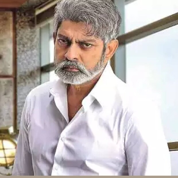  പണത്തിനല്ല പ്രധാന മുൻഗണനയെന്നും അദ്ദേഹം പറഞ്ഞു. ഏറ്റവും പ്രധാനം കഥാപാത്രങ്ങളും സിനിമയുടെ മൊത്തത്തിലുള്ള സ്വാധീനവുമാണ്. അഭിനയത്തോടുള്ള അദ്ദേഹത്തിന്റെ അഭിനിവേശം പ്രതിഫലത്തേക്കാൾ കൂടുതലാണ്. ഇത് അദ്ദേഹത്തിന്റെ തീരുമാനമെടുക്കൽ പ്രക്രിയയിൽ ഒരു നിർണായക ഘടകമാക്കി മാറുന്നു