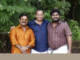മുരളിക്കൊപ്പം അജു, ധ്യാൻ