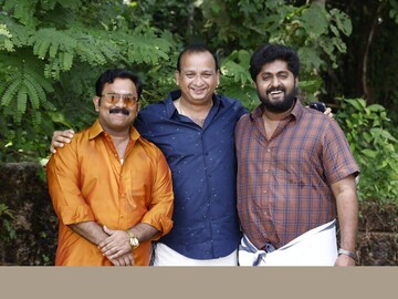 മുരളിക്കൊപ്പം അജു, ധ്യാൻ