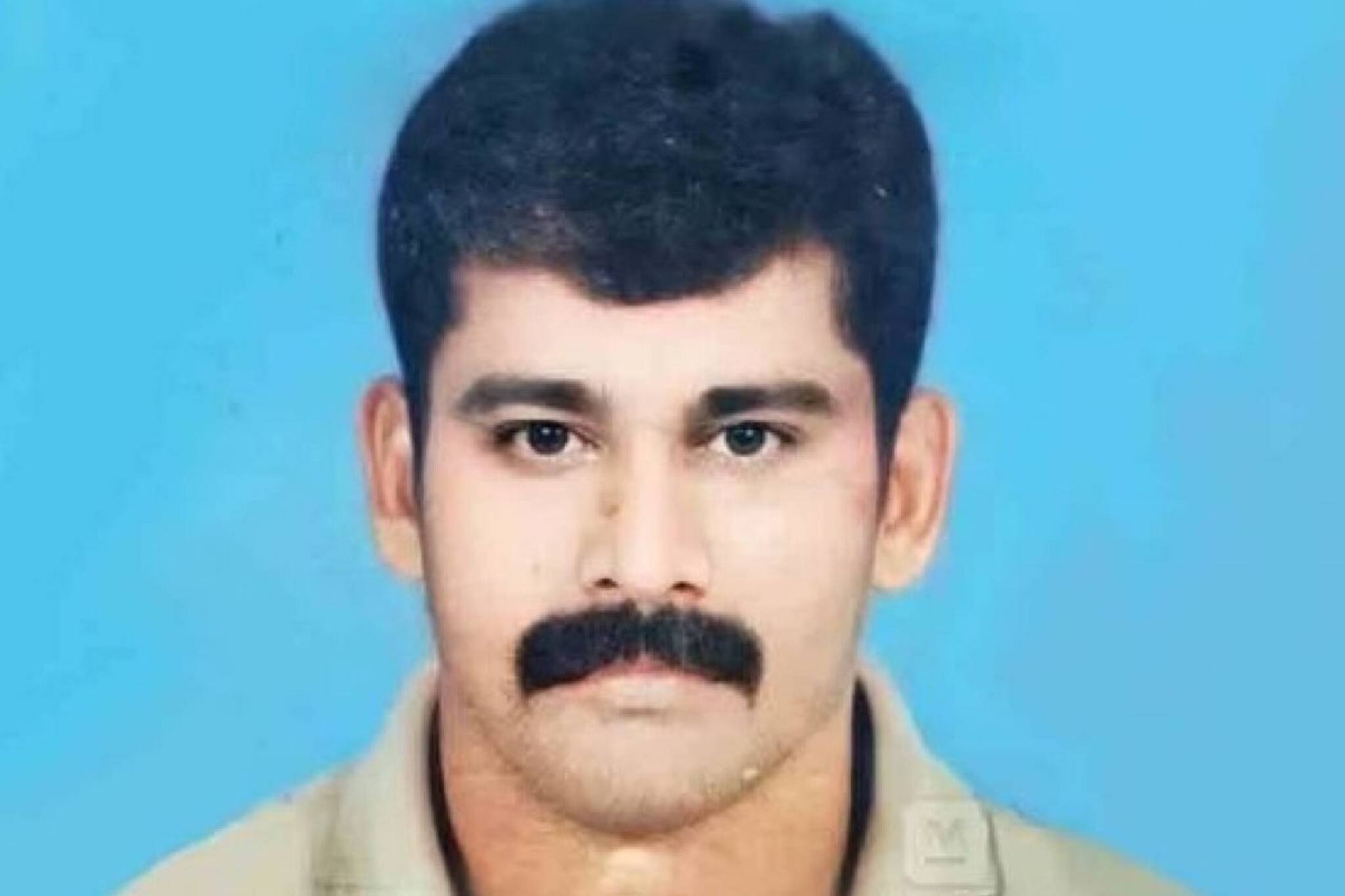 ഓട്ടോയില്‍ വിദ്യാര്‍ത്ഥികളുമായി മടങ്ങുന്നതിനിടെ ഡ്രൈവര്‍ ദേഹാസ്വാസ്ഥ്യത്തെ തുടര്‍ന്ന് കുഴഞ്ഞവീണ് മരിച്ചു