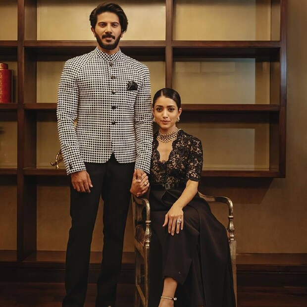  സിനിമാ പ്രേക്ഷകര്‍ ആകാംക്ഷയോടെ കാത്തിരിക്കുന്ന ദുൽഖർ സൽമാൻറെ പാന്‍ ഇന്ത്യന്‍ ചിത്രം കിങ് ഓഫ് കൊത്തയുടെ തെലുങ്ക് ടീസർ മഹേഷ് ബാബുവും തമിഴ് ടീസർ ചിമ്പുവും റിലീസ് ചെയ്യുമെന്ന് അറിയിച്ചിട്ടുണ്ട്. സിനിമാസ്വാദകർ ഏറെ പ്രതീക്ഷയോടെയാണ് താരത്തിന്റെ സിനിമയെ കാത്തിരിക്കുന്നത്.
