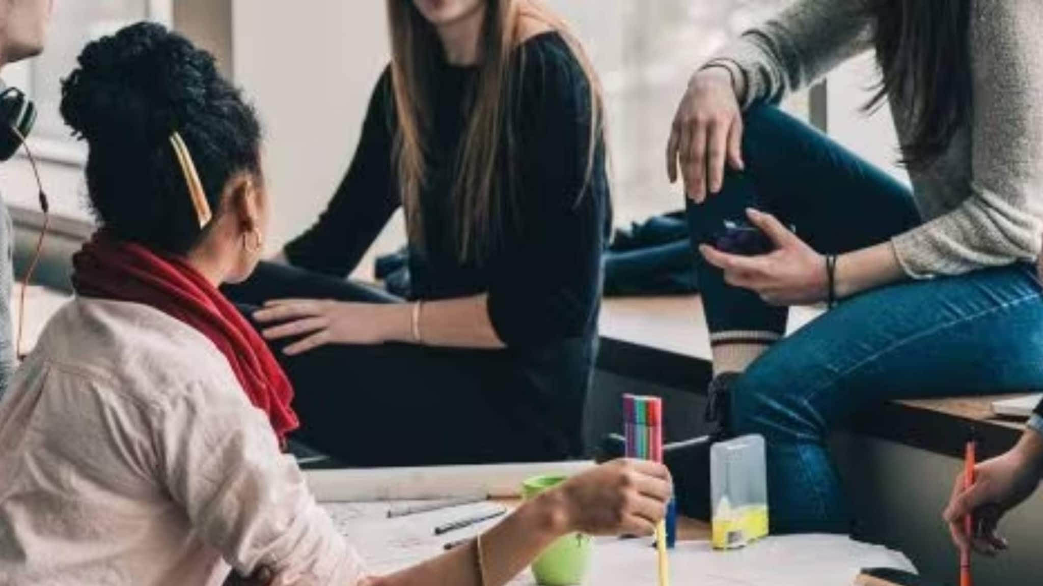 AI കവരുക പുരുഷന്മാരേക്കാള്‍ കൂടുതൽ സ്ത്രീകളുടെ തൊഴിലവസരങ്ങളോ? കാരണമെന്ത്?